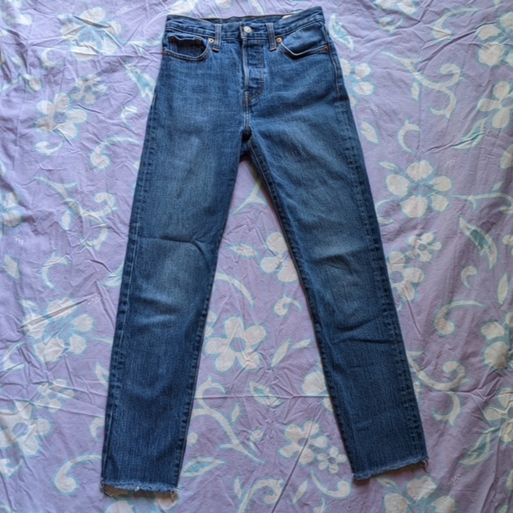 White Oak Denim from Levi’s size 26” high waisted button up jeans